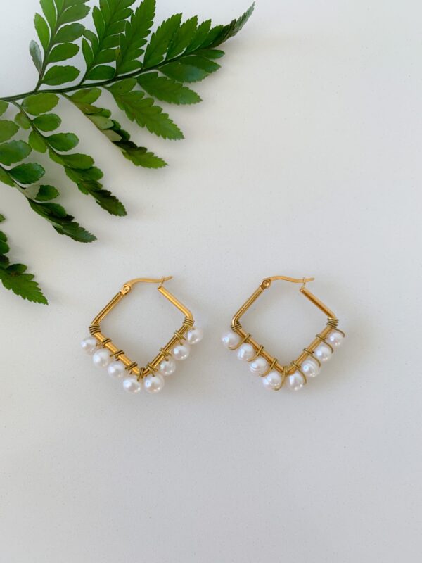 Jasmine Freshwater Pearl Earrings - Image 3