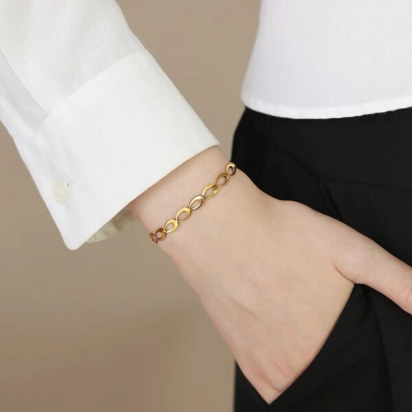Linda Oval Chain Bracelet - Image 2